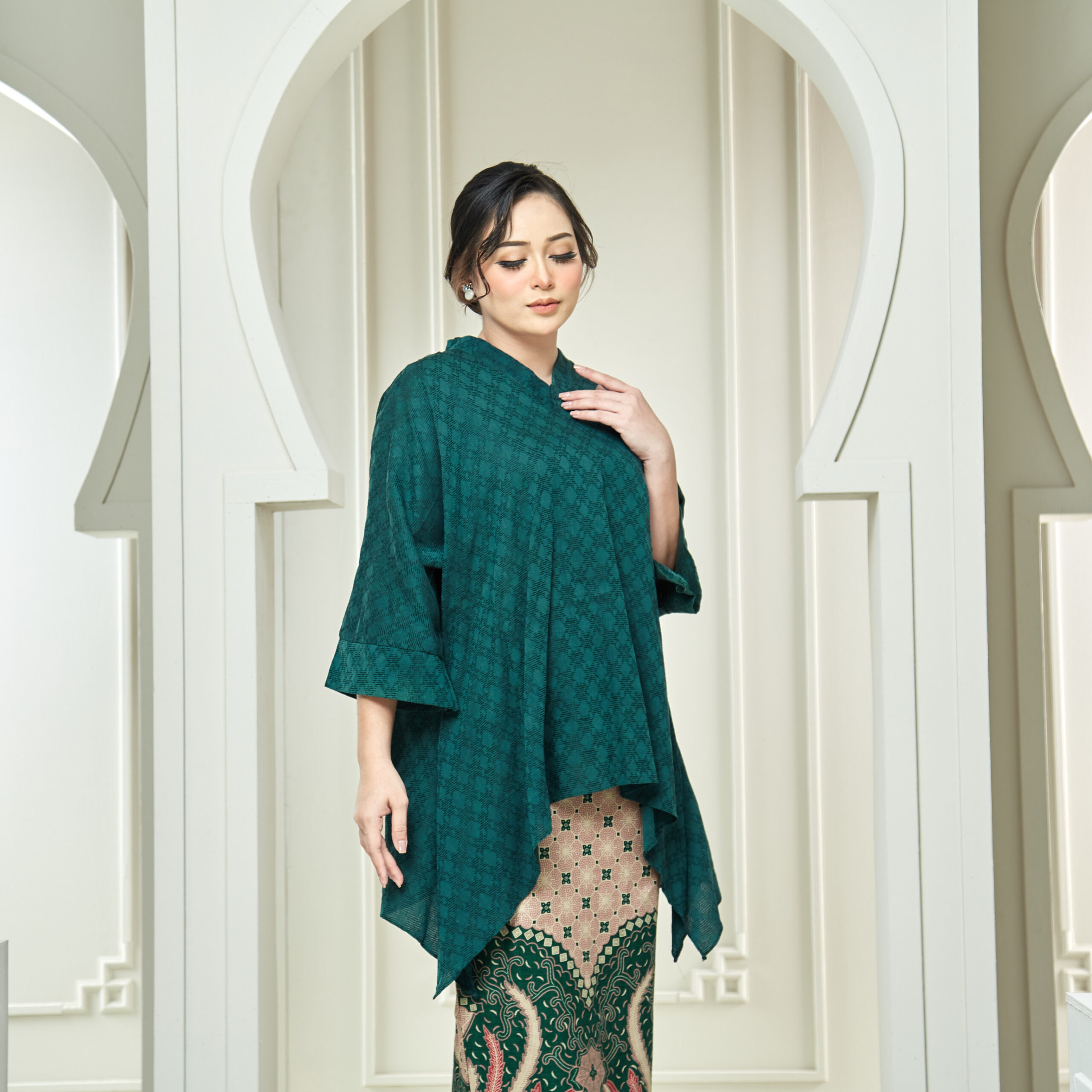 KAFTAN RAESA IN GREEN - Image 3