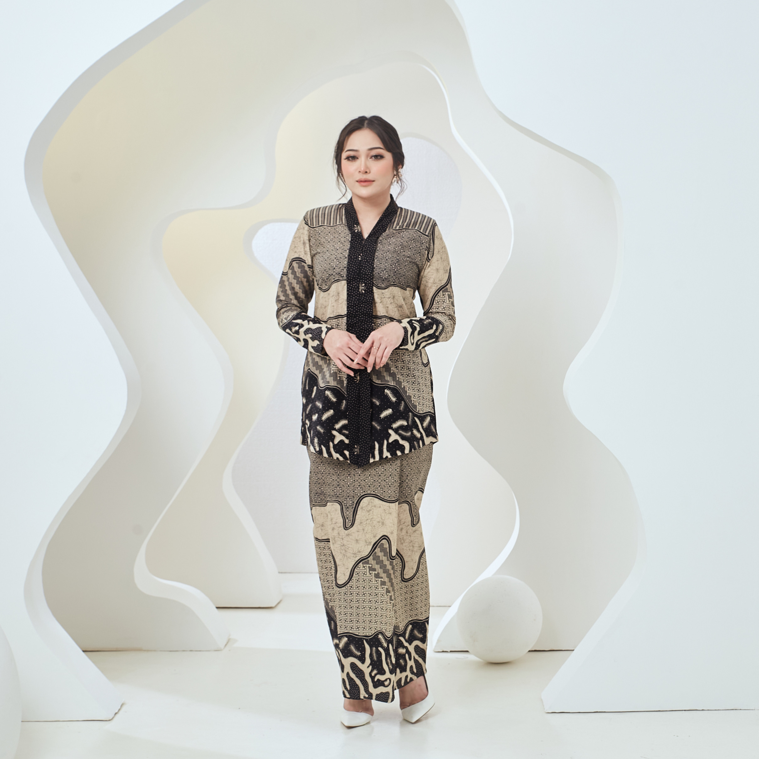 Swastika Raya 2024 Lady In Black