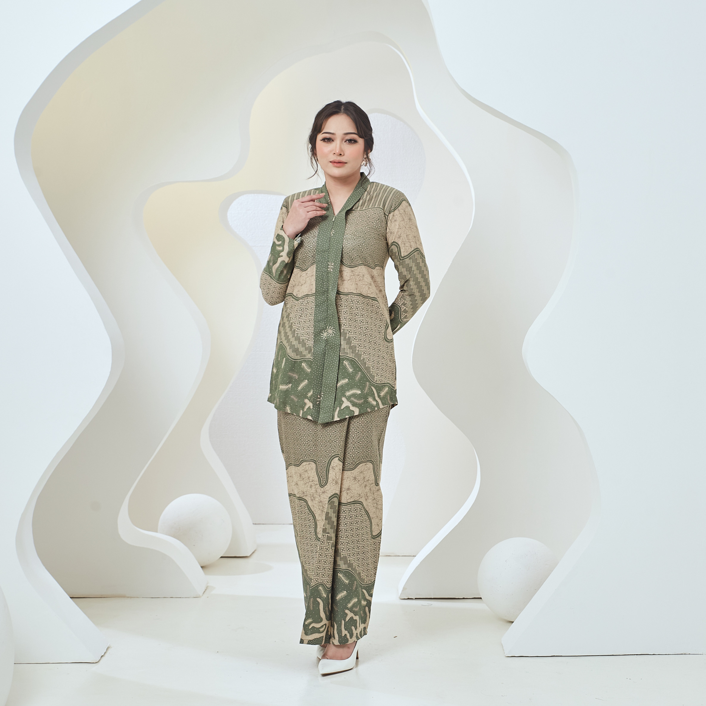 Swastika Raya 2024 Lady In Green - Image 2