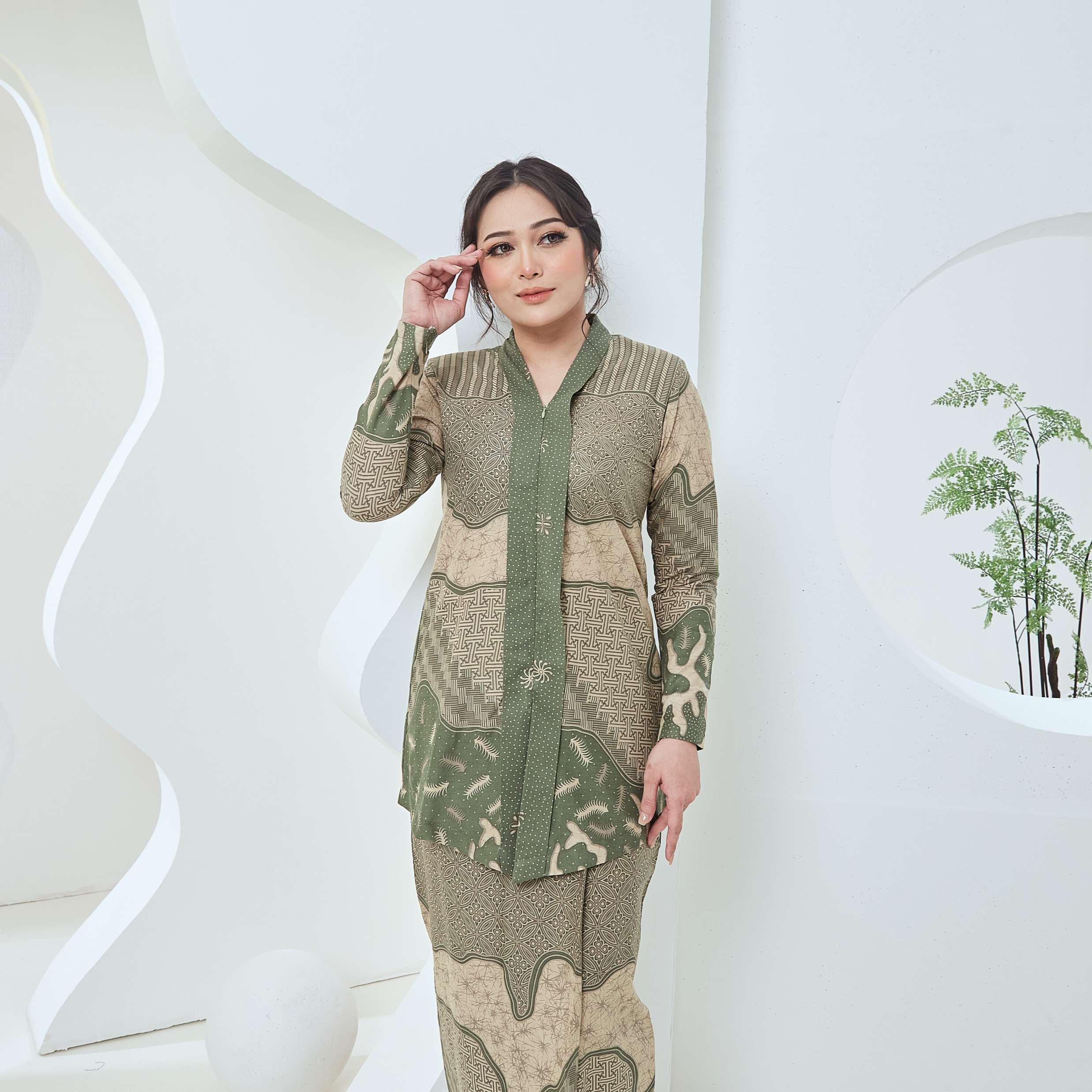 Swastika Raya 2024 Lady In Green - Image 3