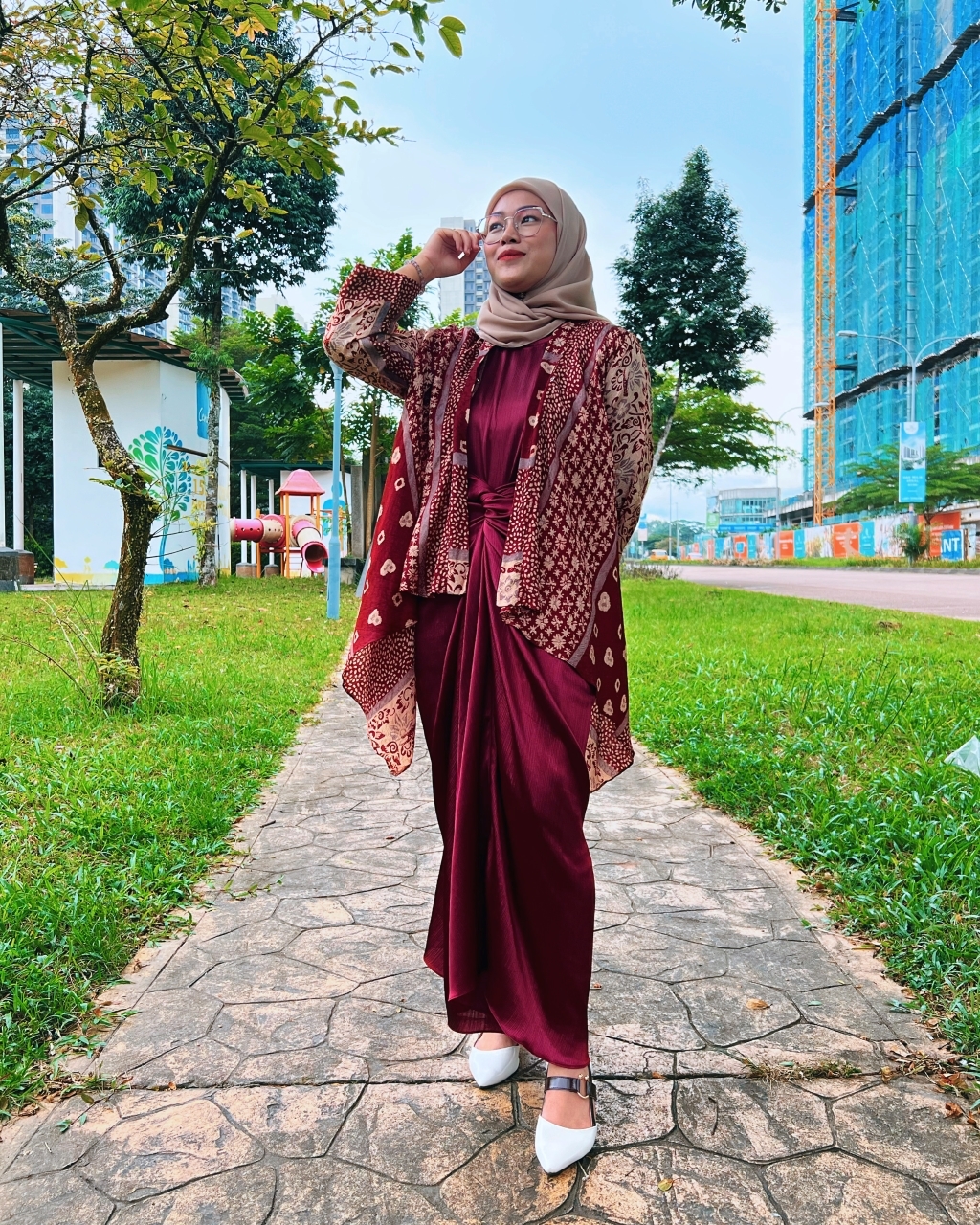 Batik Kaftan Viscose in Maroon - Image 2