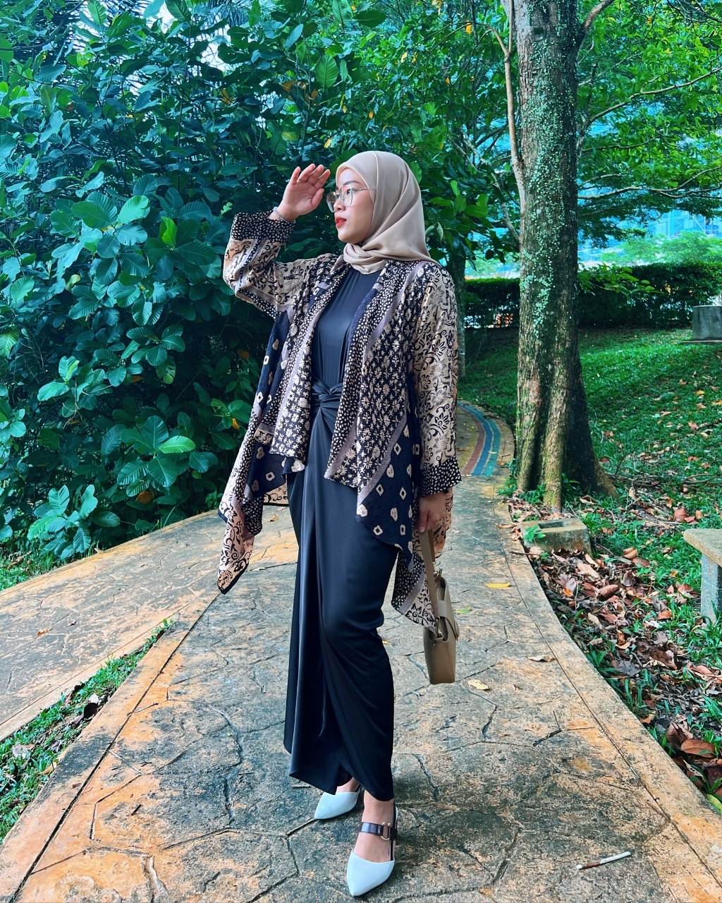 Batik Kaftan Viscose in Black - Image 2
